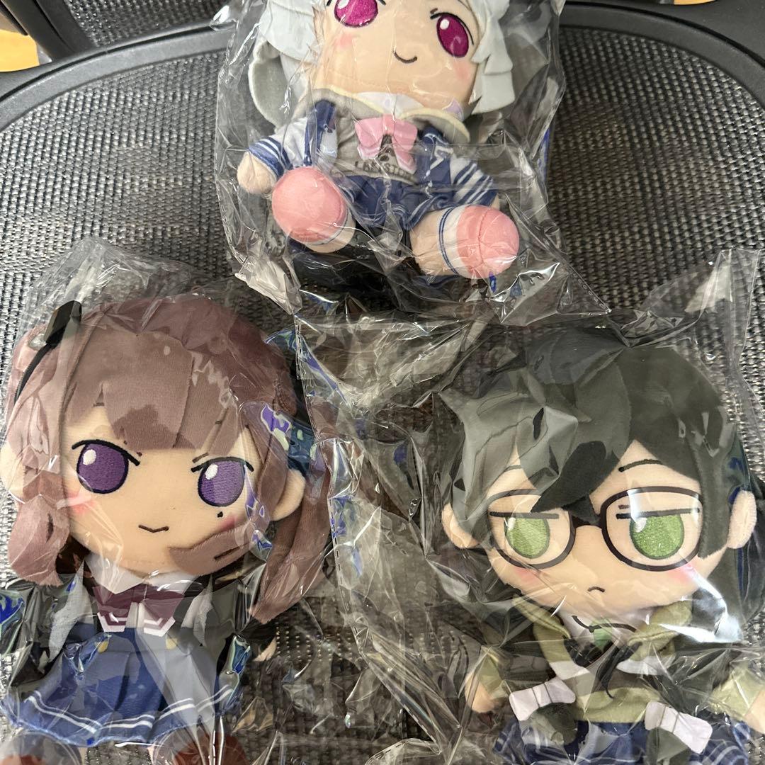 小春六花、花隈千冬、夏色花梨　おすわりぬいぐるみ