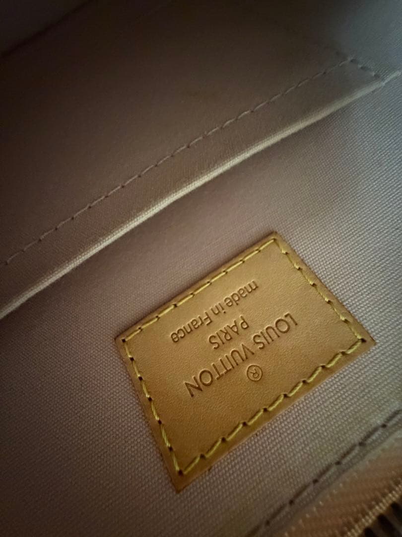 Louis Vuitton ピンクベージュ ショルダーバッグ　ヴェルニ　アルマ