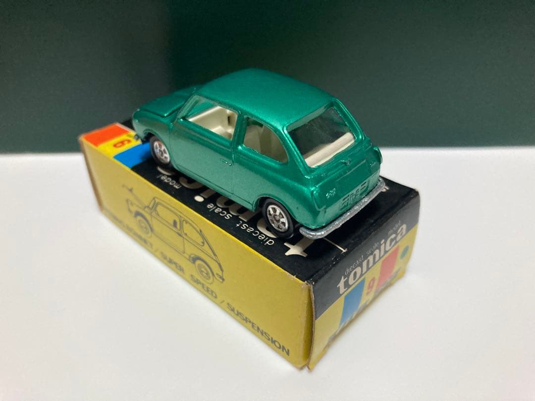 トミカ　No. 9 日本製　スバル　R-2 白シート 緑色指名箱