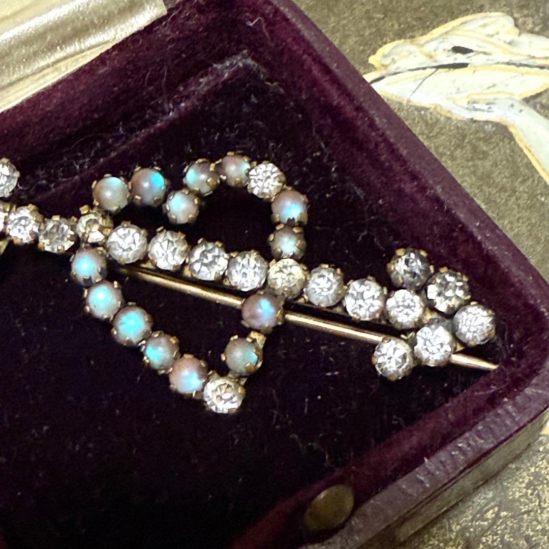 アンティーク　サフィレット&ペースト　キューピッドの矢　ブローチ