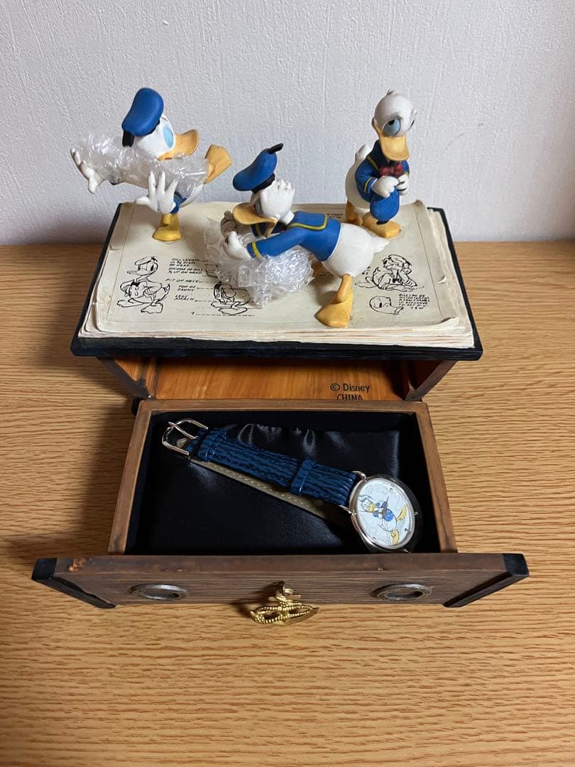 ドナルドダック　時計　小物入れ　フィギュア