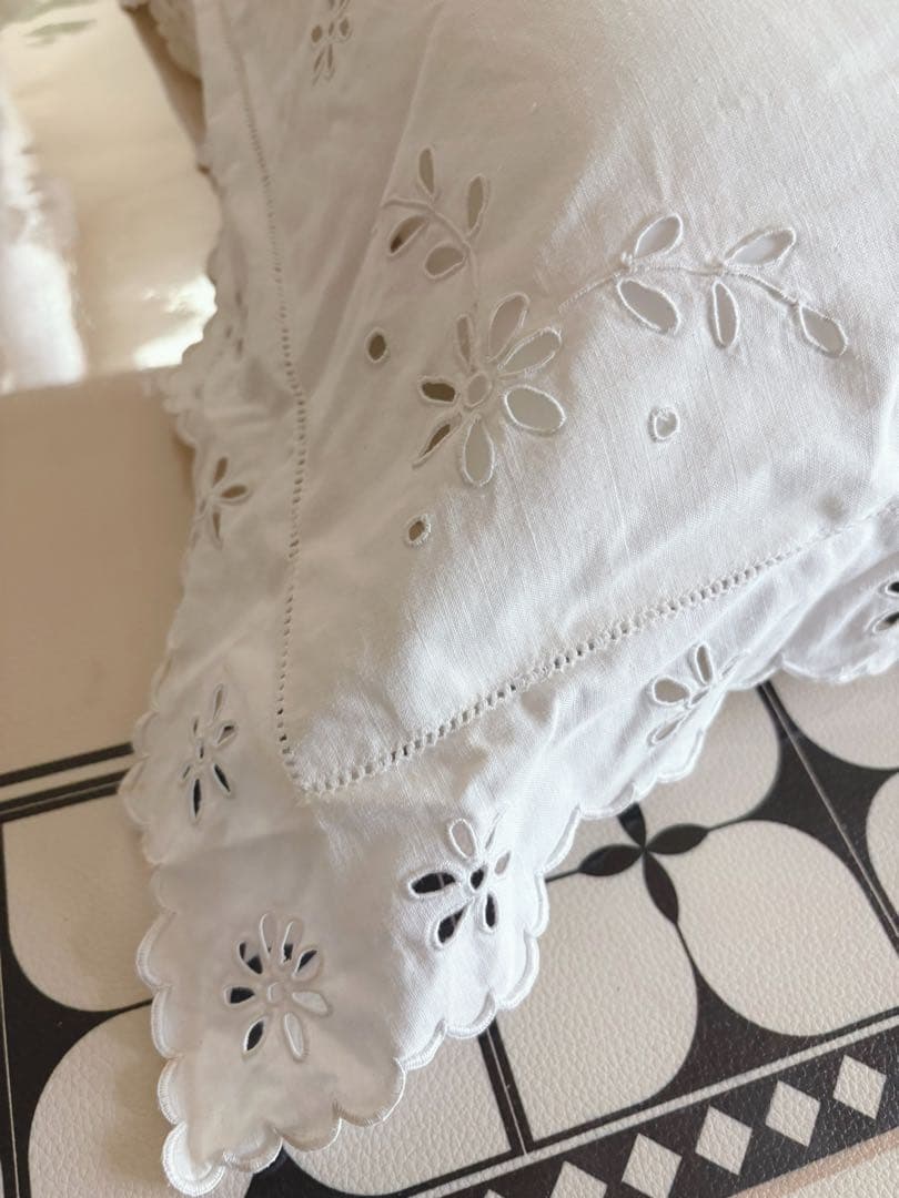 アンティーククッション♡アンティーククロス使用　　　ヌードクッション付き❣️