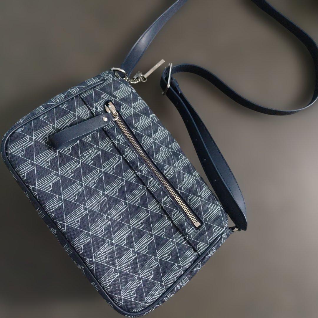 ラコステ ショルダーバッグ ネイビー モノグラム柄/使用回数少ない美品