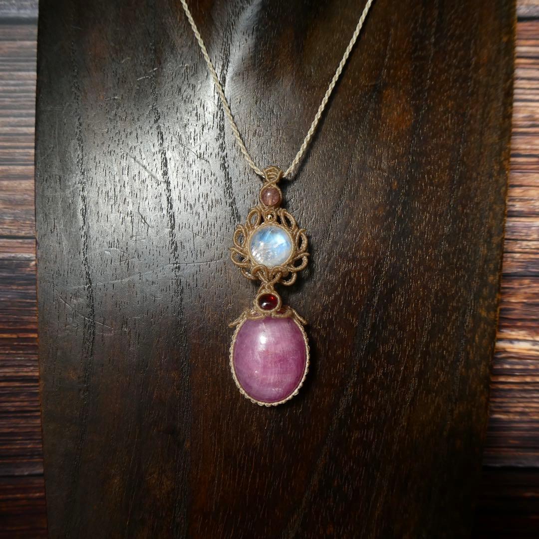 特大ルビー・ムーンストーン・ガーネットのマクラメネックレス