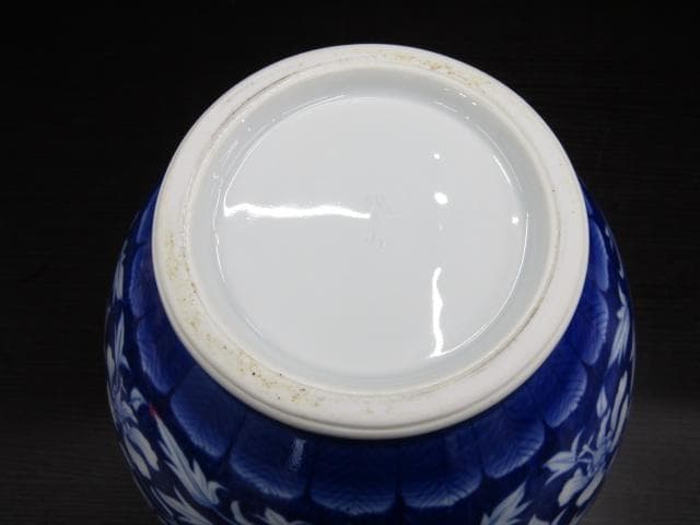 【未使用品】砥部焼 登山作 染付唐草文 花瓶 壺 共箱付