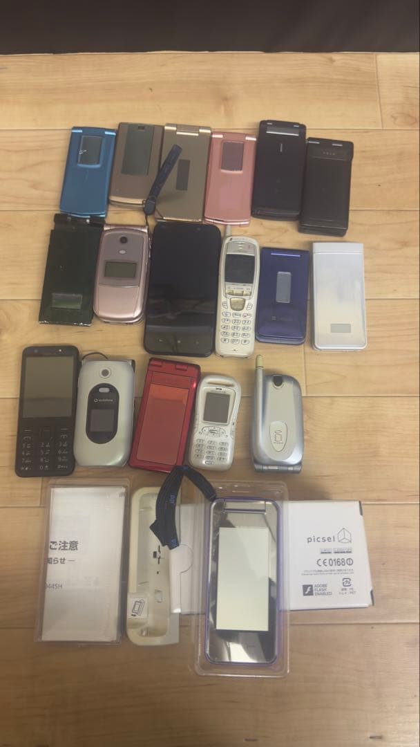 ガラケー他ジャンク18台まとめて