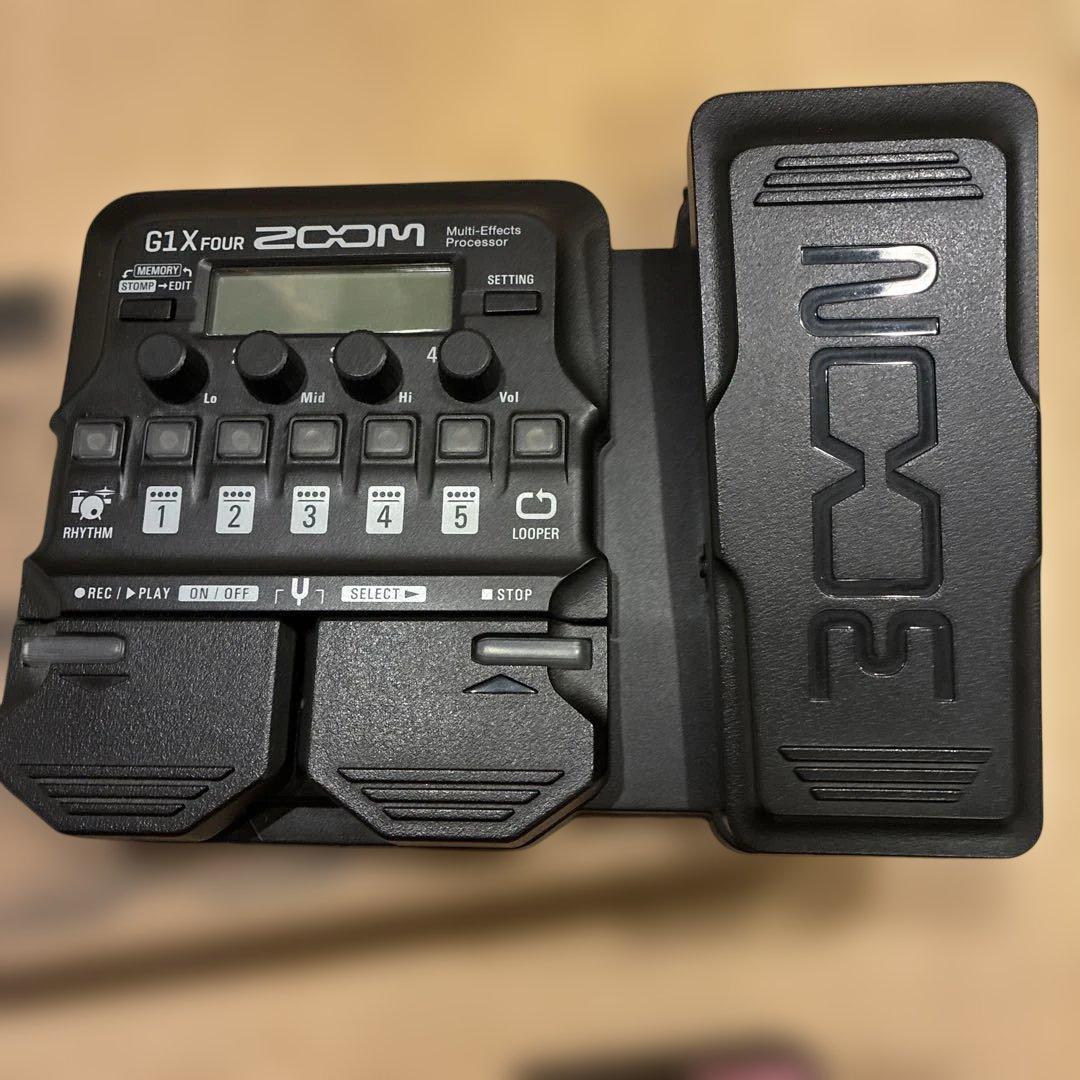 ZOOM G1X FOUR 、ブースター、パッチケーブル、ACアダプター付き