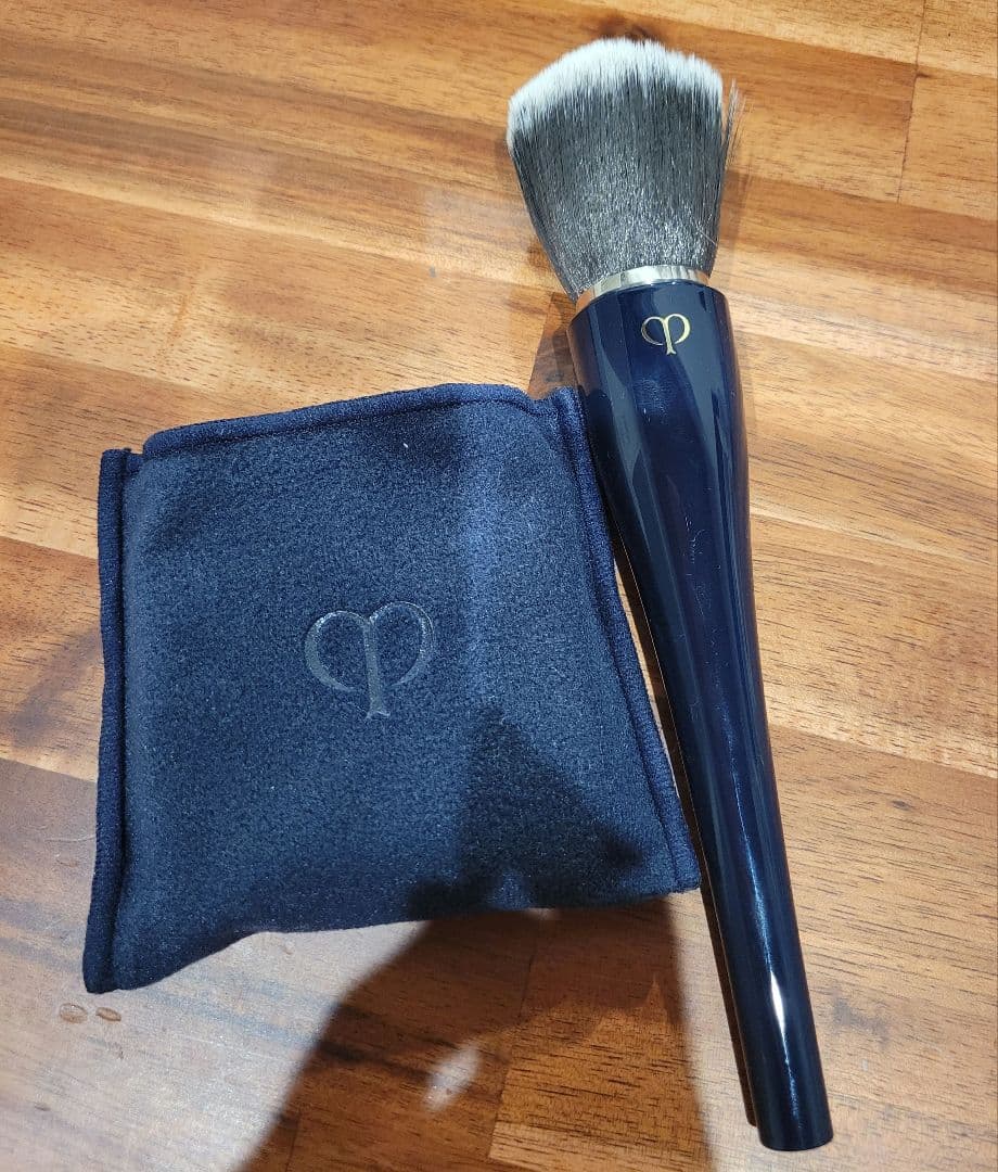 クレ・ド・ポー ボーテ 　フェイスパウダー　フェイスブラシ付き