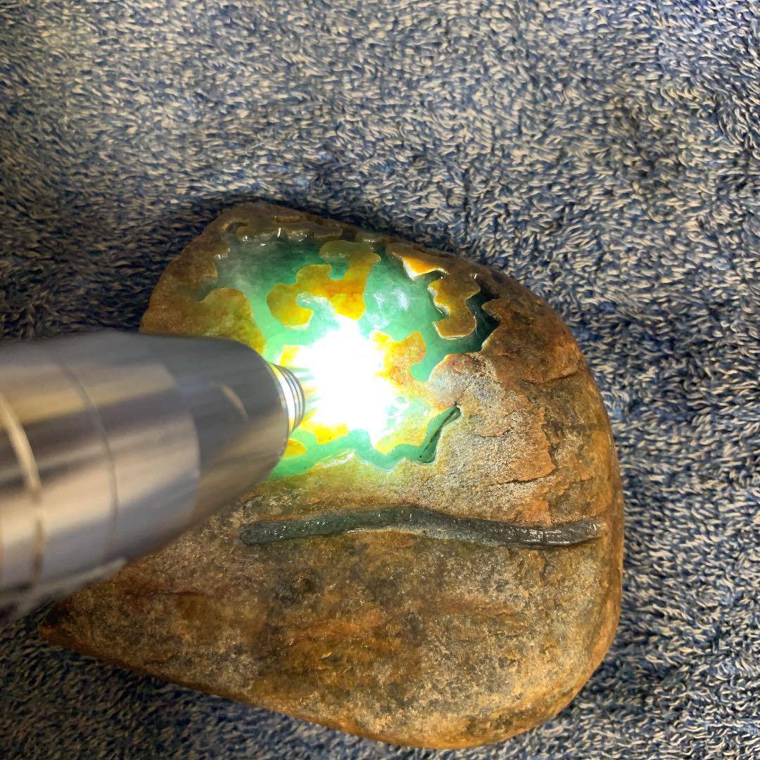 無処理無染色A貨天然石本翡翠　保証付　 ミャンマー　本翡翠　ヒスイ　原石　希少色