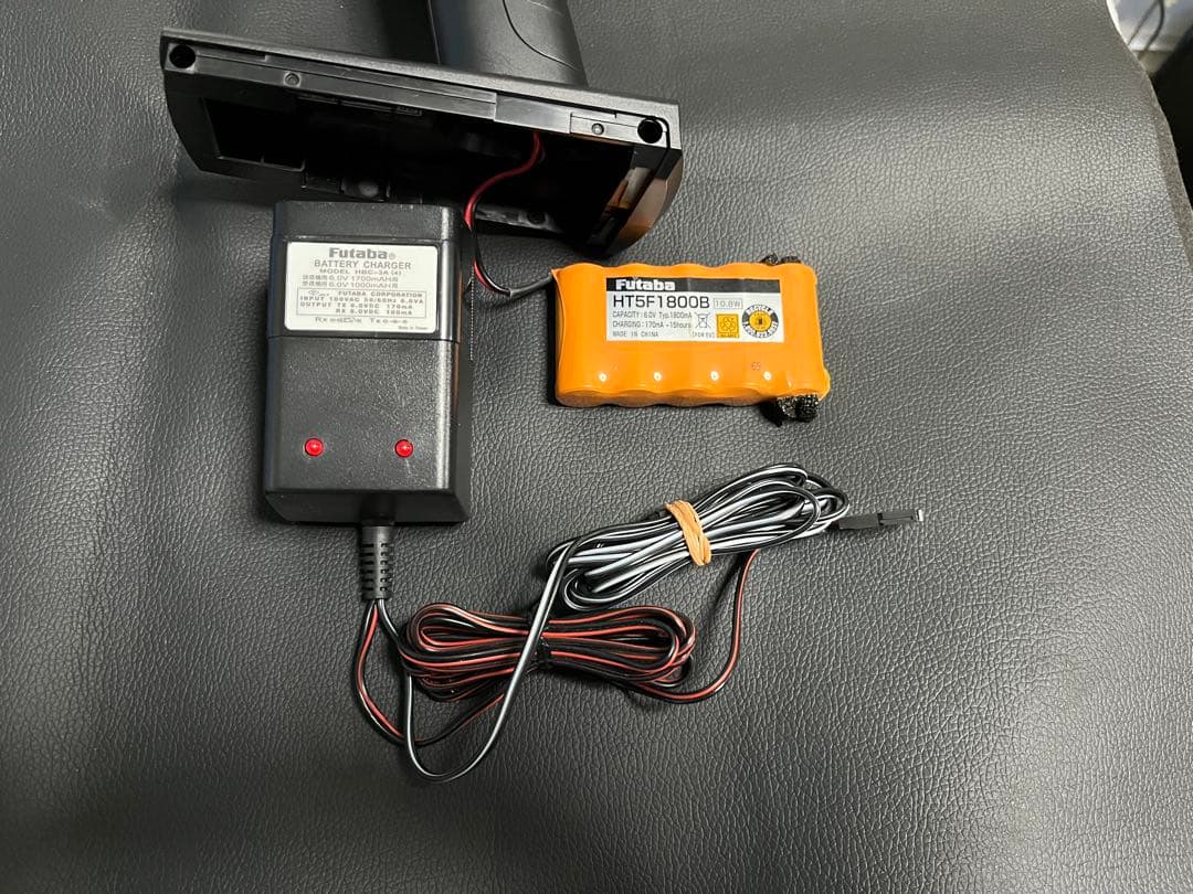 3PV フタバ　送信機、　純正充電器セット