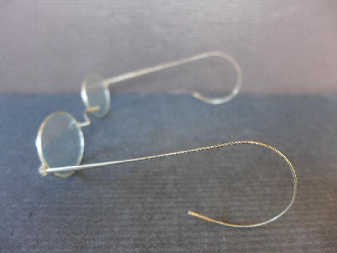 時代物　アンティークメガネ　金属フレーム　楕円形状眼鏡　軍人メガネ？　レトロ