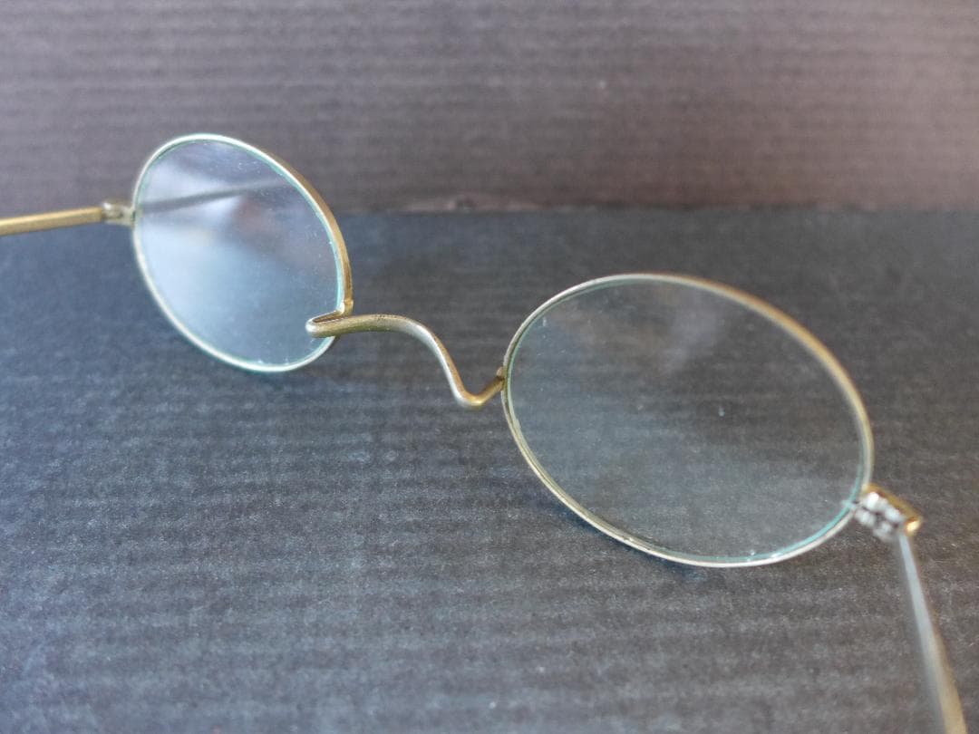 時代物　アンティークメガネ　金属フレーム　楕円形状眼鏡　軍人メガネ？　レトロ