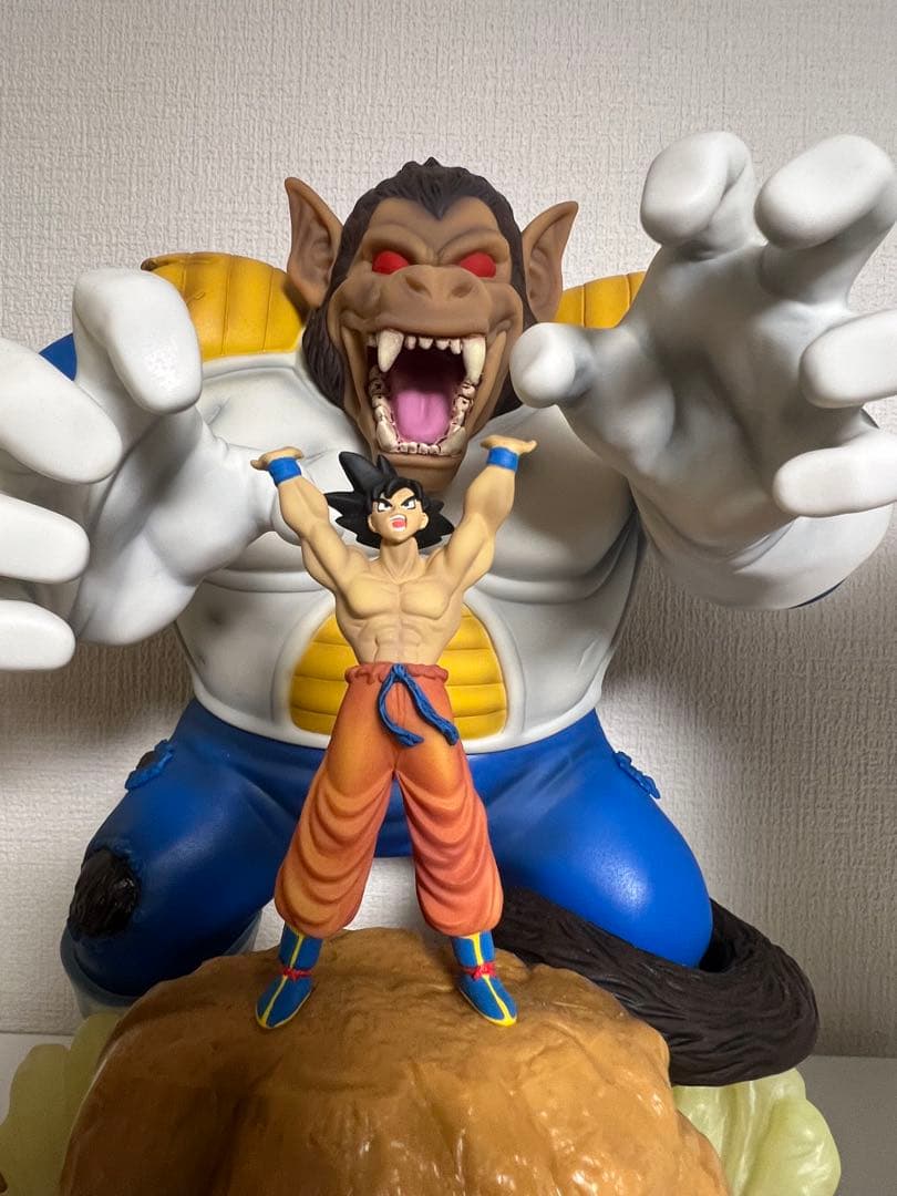 大人気！大猿フィギュア三体セット！大猿クリアディスプレイ付き♪