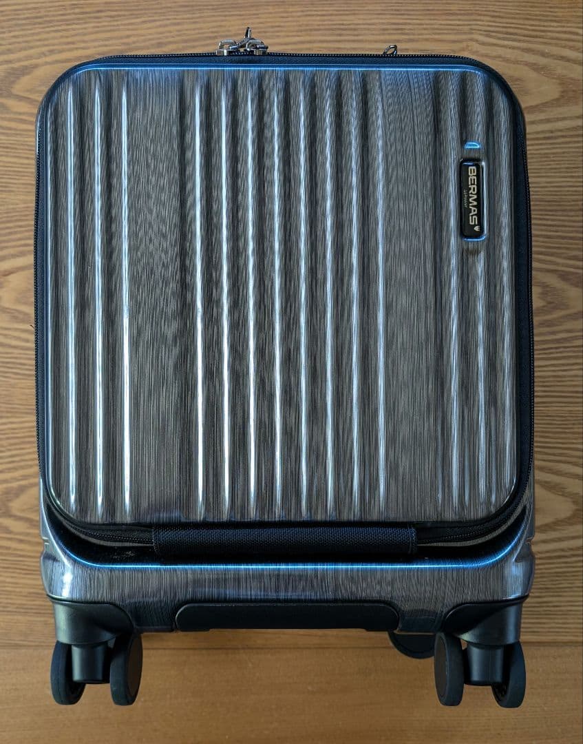 BERMAS☆インターシティ　ロッカー　機内持ち込み　22L