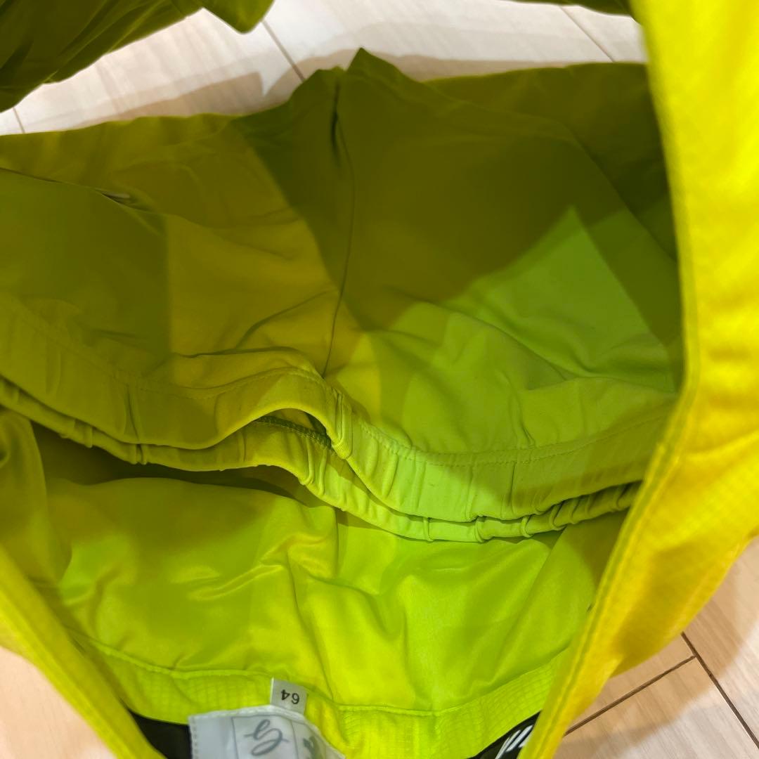 新品　最安値　定価3万以上　半額以下　デサントゴルフ　イエロー　ダウンスカート