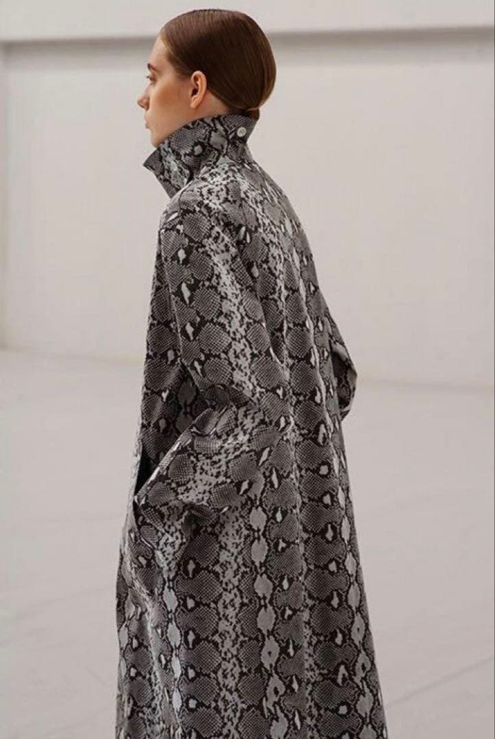 【MACKINTOSH×HYKE】パイソン柄 チェスター コート