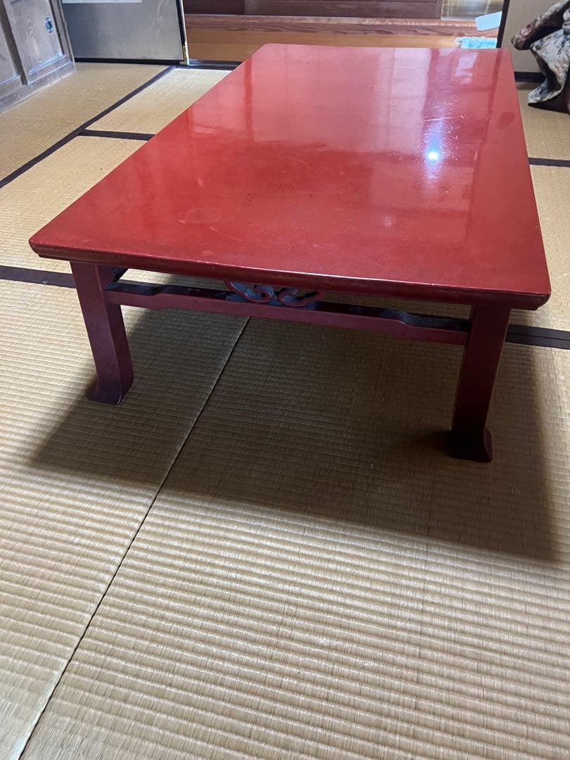 赤い座卓　128x70センチ