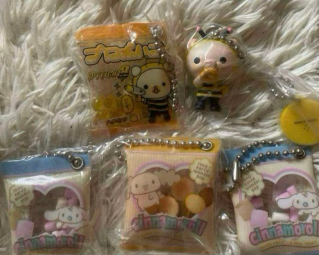 サンリオ　シナモン　シャカシャカスイング　ガチャガチャ　他