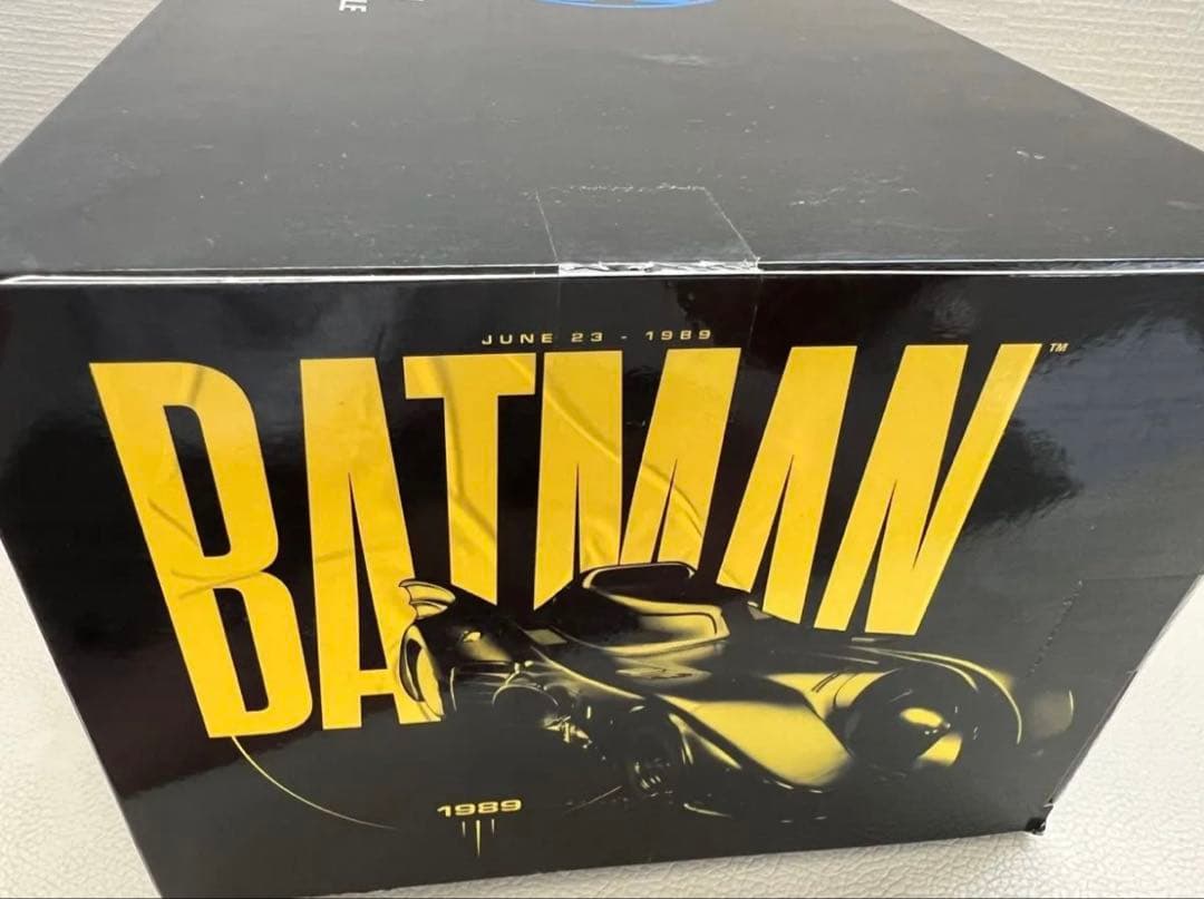 1:18 1989年映画版合金製バットモービル（新品.組立不要）