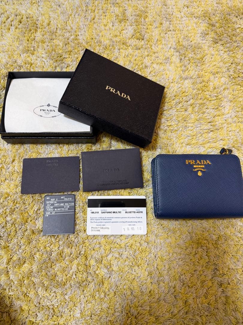 PRADA サフィアーノレザー 二つ折り財布 ブルー　美品