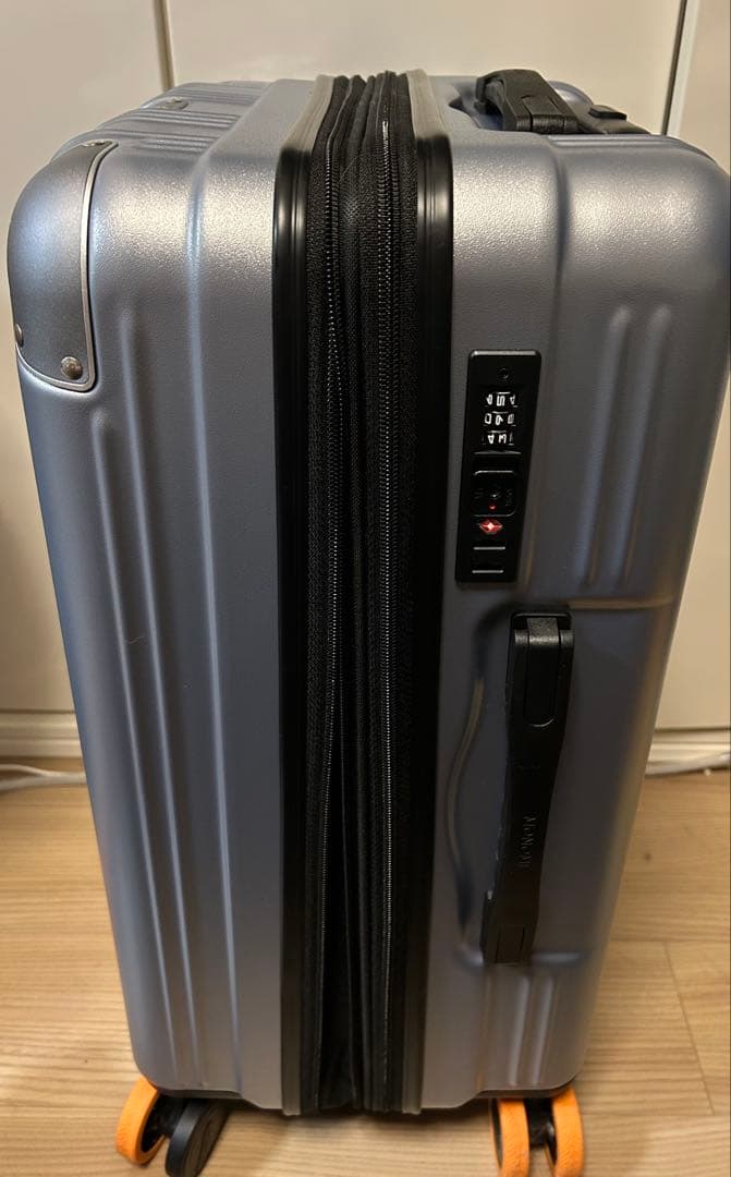 【専用】MONOMI シルバーキャリーケース Mサイズ65L
