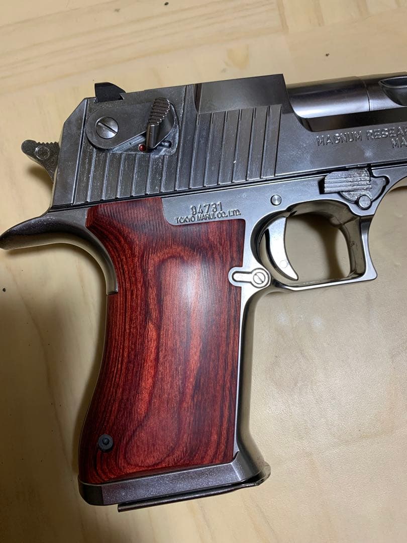 美品木製グリップ/東京マルイデザートイール.50AE/スムーズ/レッド　薄型