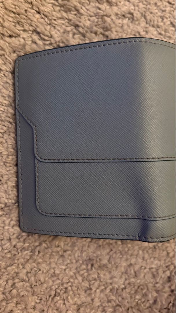 1月限定値下げ！入手困難！marni水色 二つ折り財布