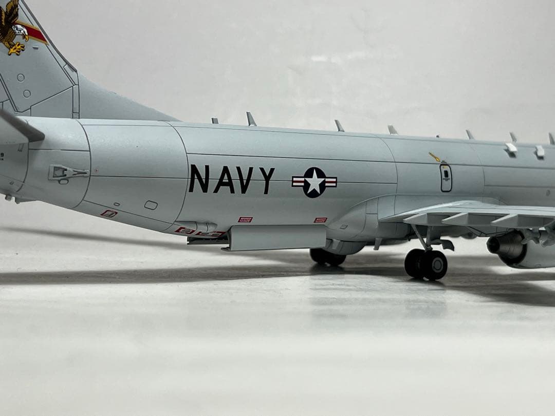 アカデミー　1/144 P-8A 対潜哨戒機　（完成品）