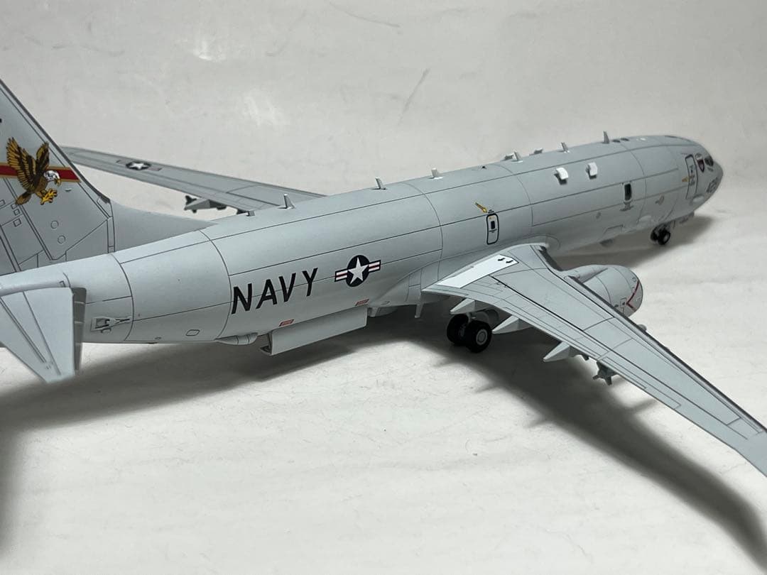 アカデミー　1/144 P-8A 対潜哨戒機　（完成品）
