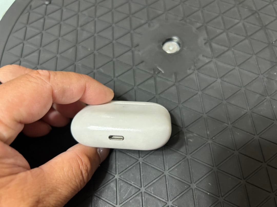 第二世代　エアポッズApple AirPods Proワイヤレス　充電ケース付