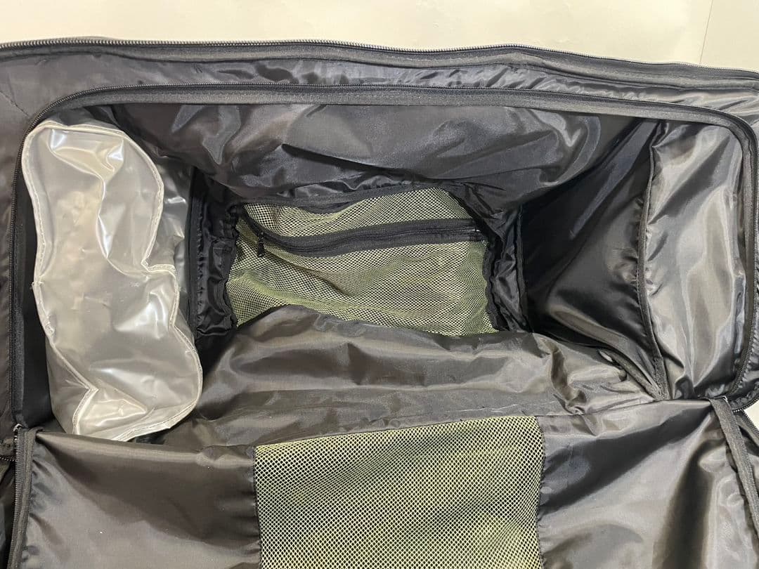 FUL　キャリーバッグ　スーツケース　黒