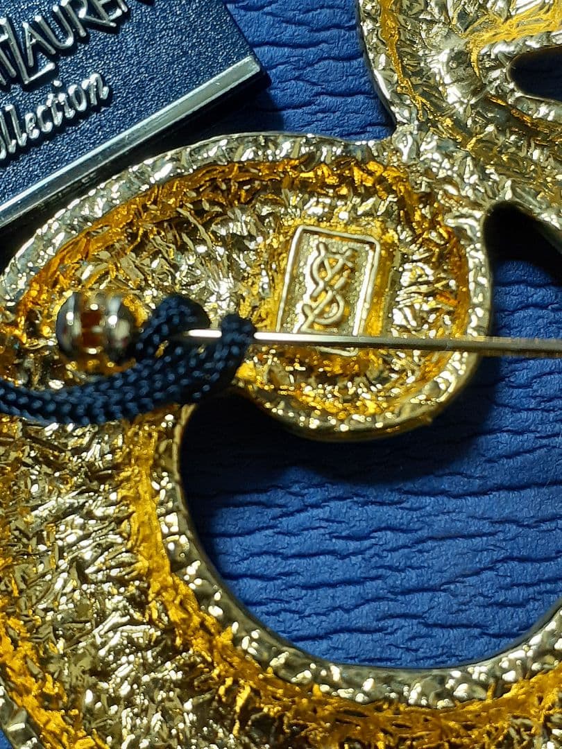 【美品・希少】イヴ・サンローラン　ゴールドブローチ　ヴィンテージ　レア