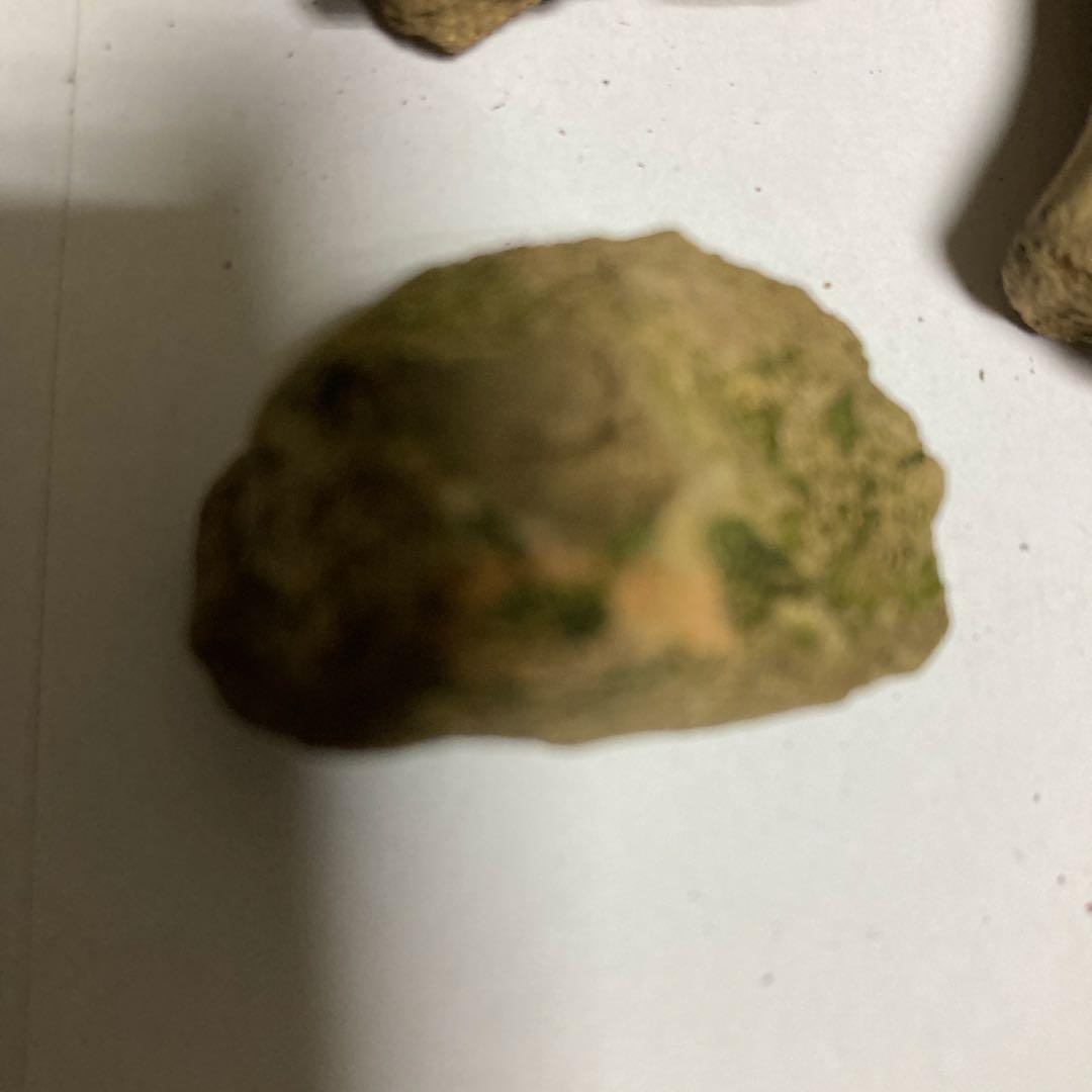 縄文時代の石皿、石斧、土器破片