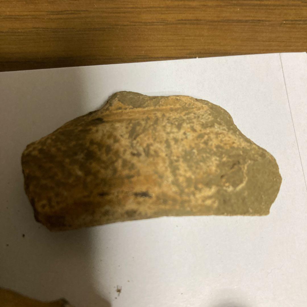 縄文時代の石皿、石斧、土器破片