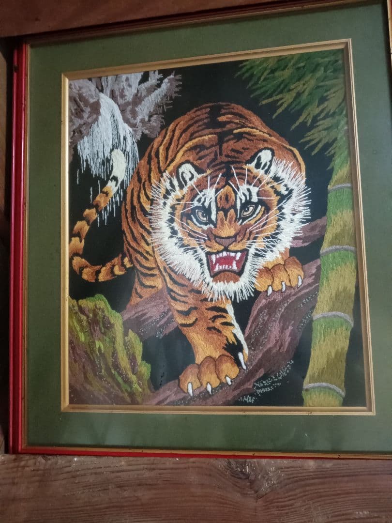 刺繍画　美術品　虎
