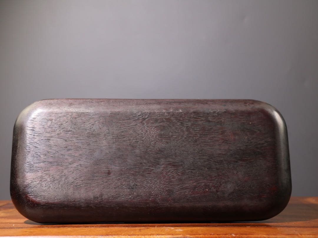 カニ彫刻の木製トレイ　老紫檀木 彫刻