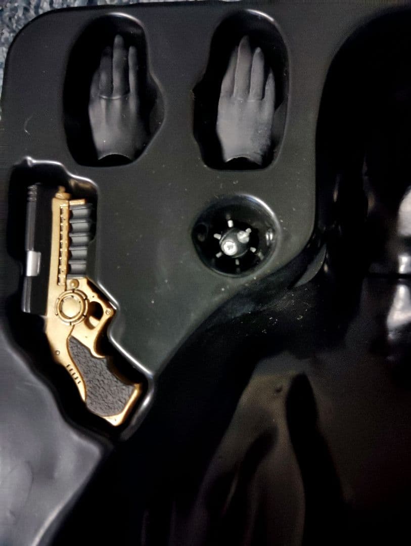 2006.HOTTOYS/MMS13“BATMAN BEGINS”