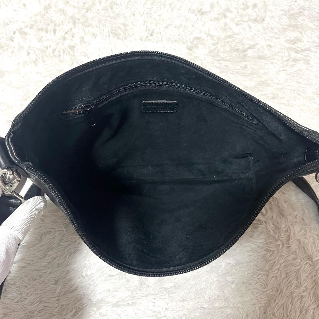 HIROFU ヒロフ ショルダーバッグ オールレザー ブラック 黒 型押しロゴ