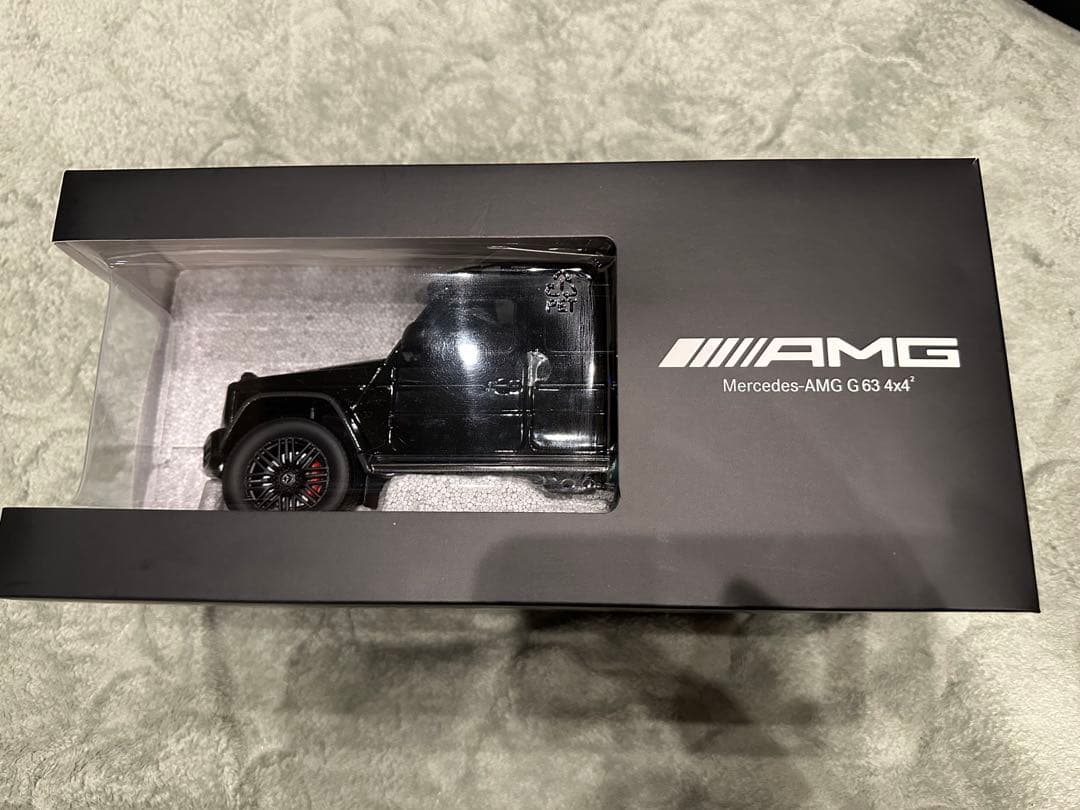 Mercedes-AMG G 63 4x4 ミニカー 1/18