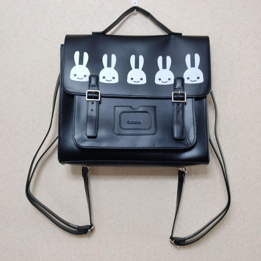CUNE 合皮の四角いフラップバッグS 3way うさぎ BLACK キュ―ン
