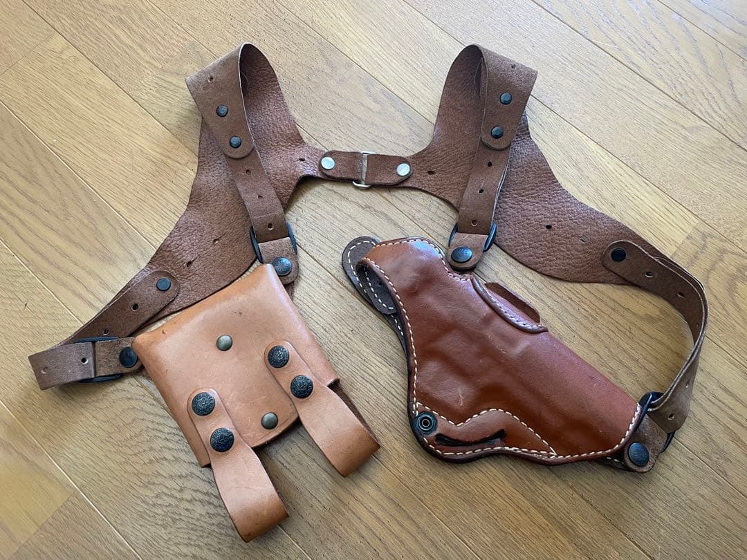 Desantisダイハード型ホルスター 1911ガバメント