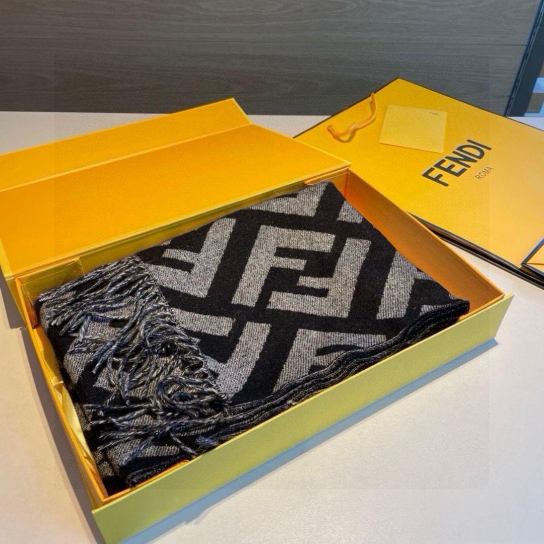 FENDI フェンディ　マフラー　170×47cm