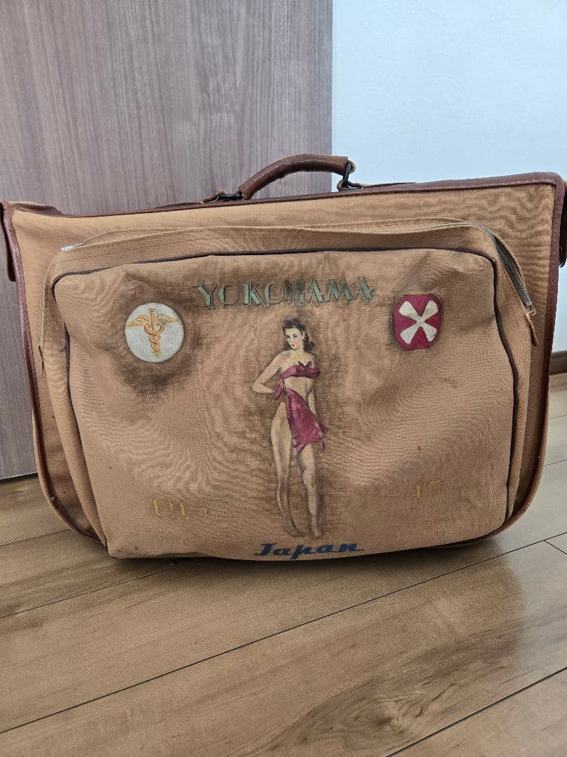 第二次大戦頃　実物　珍品　米陸軍バッグ　ピンナップガールペイント