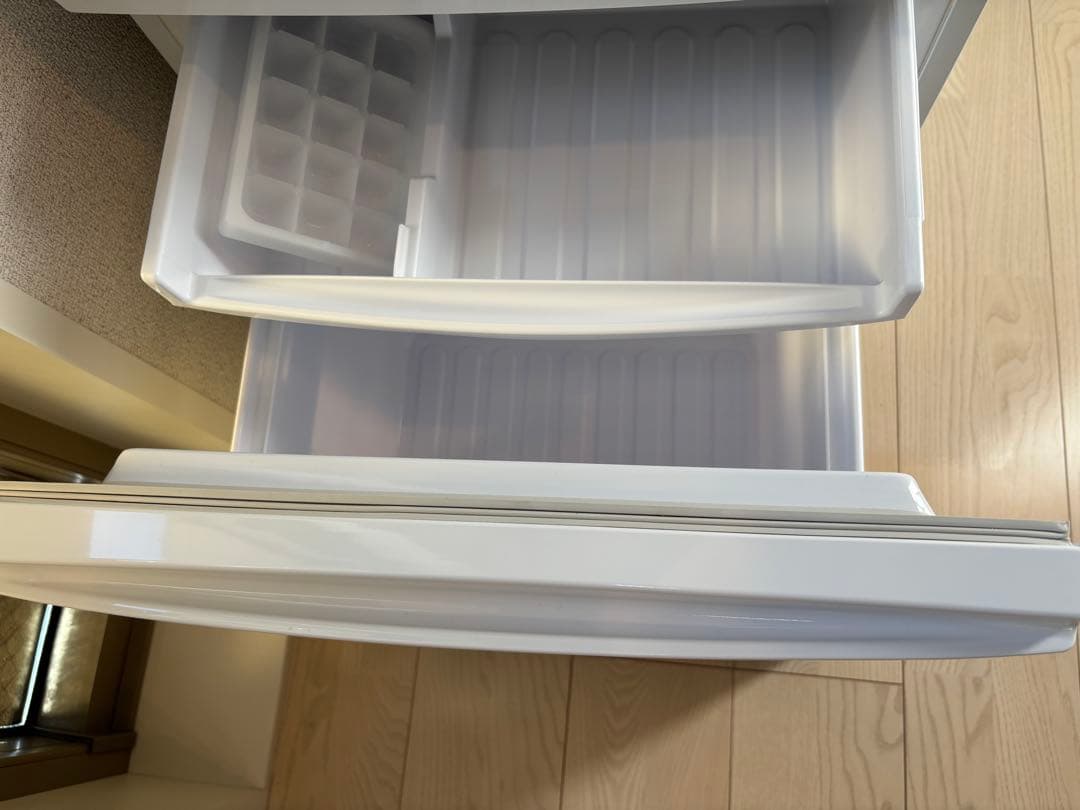 SHARP 冷蔵庫 137L 一人暮らし 左右開き　Refrigerator