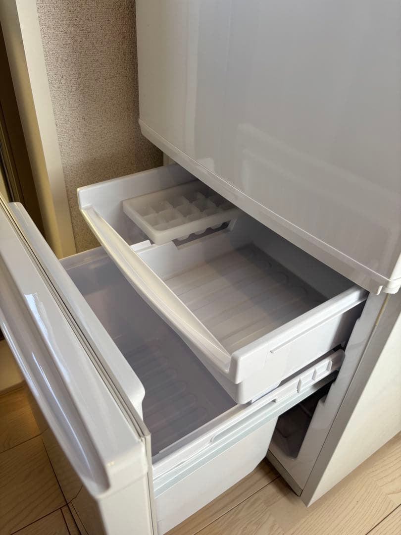 SHARP 冷蔵庫 137L 一人暮らし 左右開き　Refrigerator