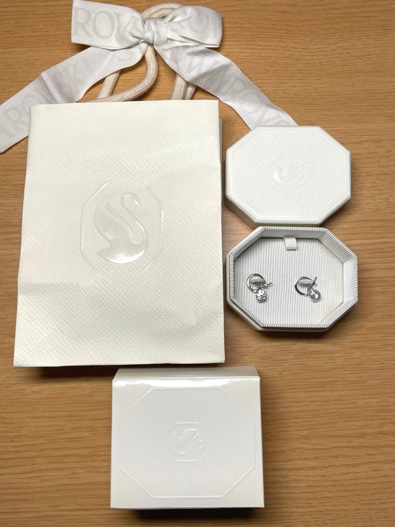 Swarovski クリスタルドロップピアス 新品