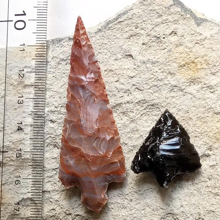 石器　有舌尖頭器　変成長石　黒曜石　矢じり　　180