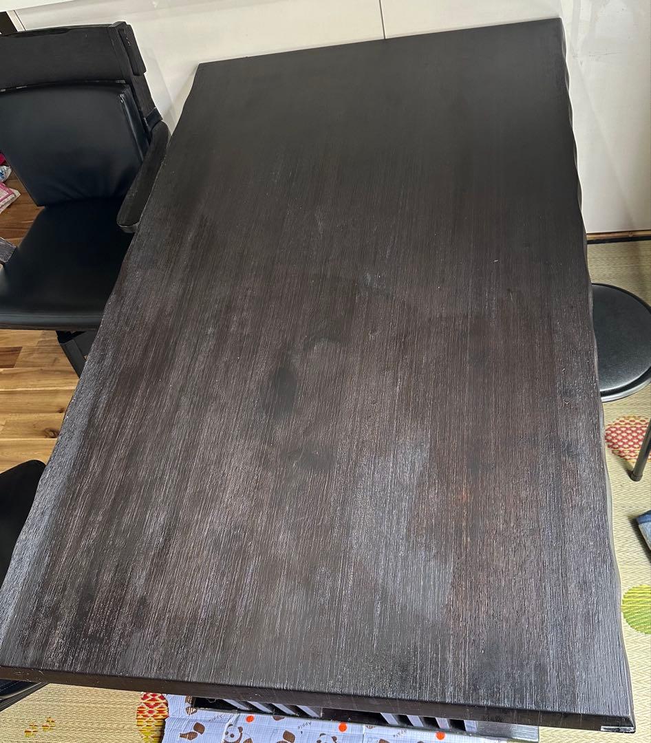 ダイニングテーブルと回転式アームチェア４脚セット