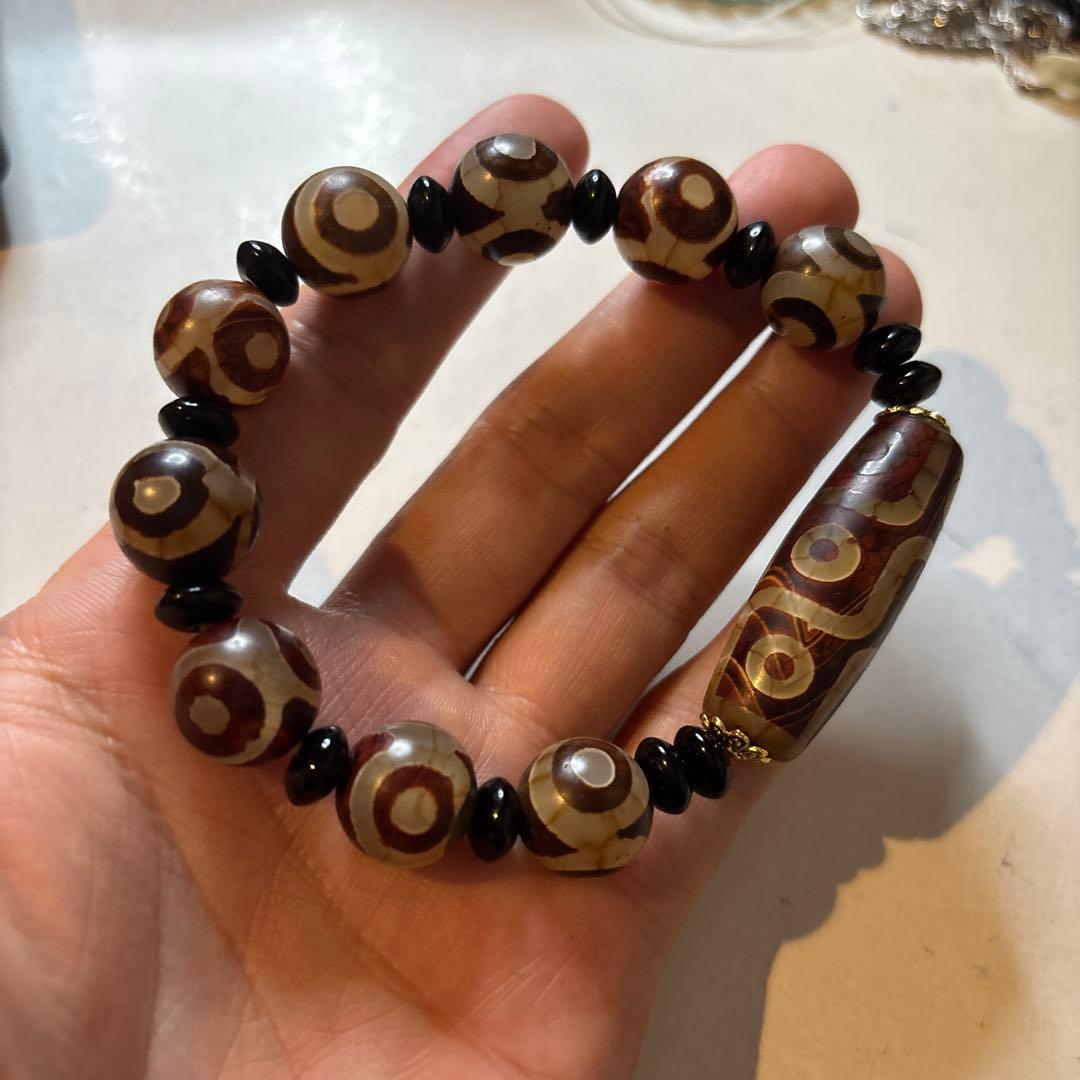 すっごい天珠！九眼天珠、三眼天珠！ドドーンとくる！すっごい！