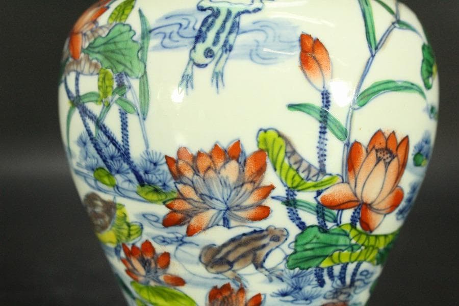 中国美術 門彩 色絵 水辺蓮花 瓶 高23cm(LC243)